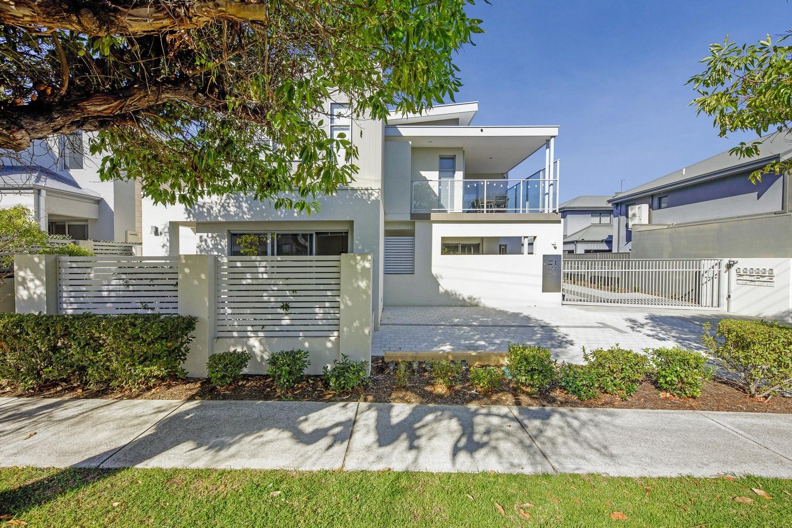 2 bedrooms Apartment / Unit / Flat in 1/51 Milton Street MOUNT HAWTHORN WA, 6016