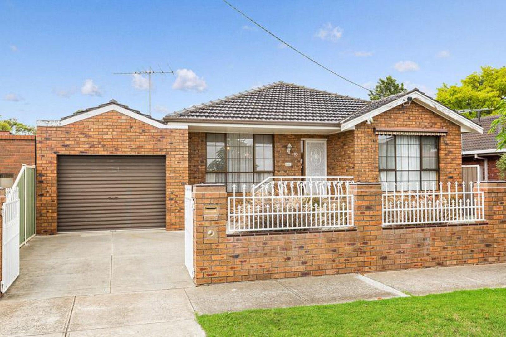 3 bedrooms House in 16 FEATHERBY Way ALTONA MEADOWS VIC, 3028