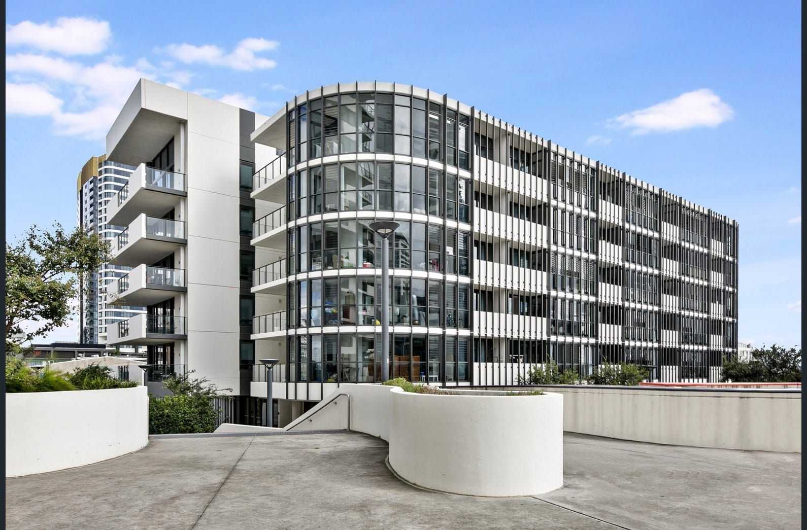2 bedrooms Apartment / Unit / Flat in 503/1 Gauthorpe Street RHODES NSW, 2138