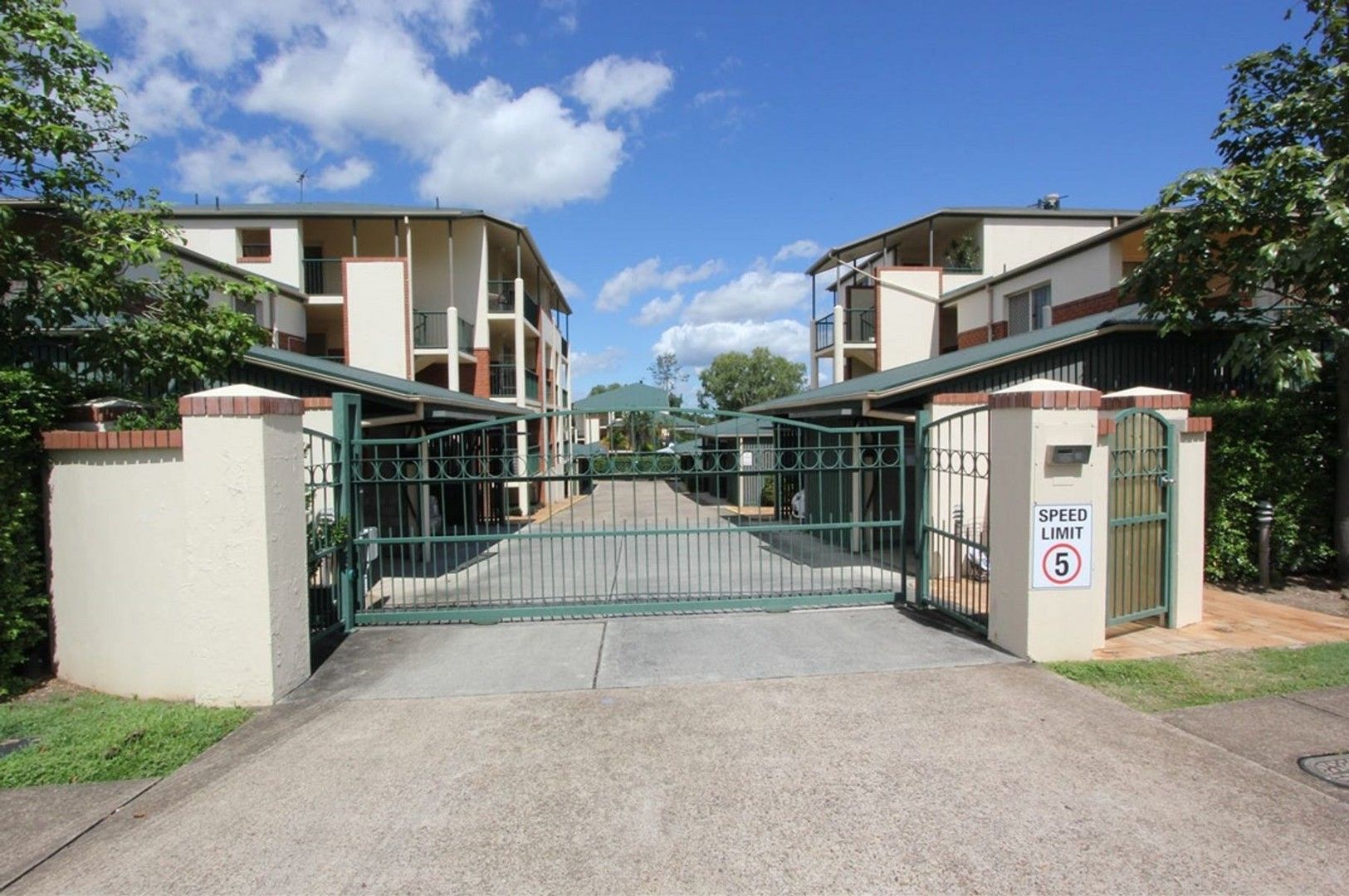 2 bedrooms Townhouse in 15/55 Hassall Street CORINDA QLD, 4075