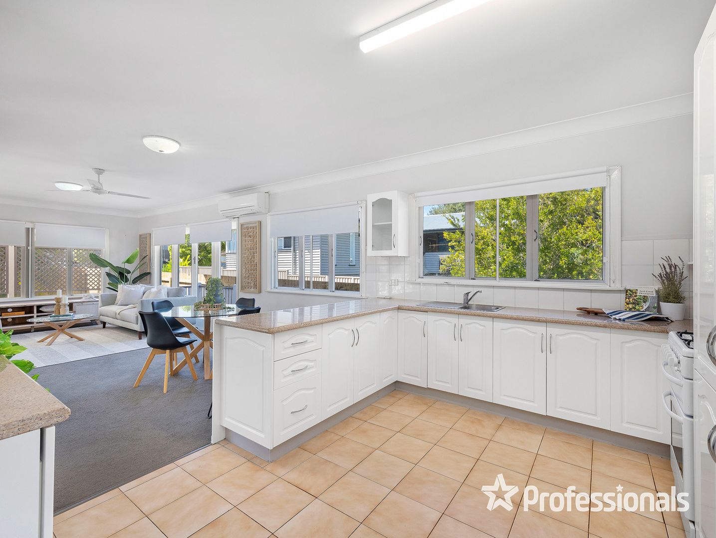 90 Griffith Street, Everton Park QLD 4053, Image 2