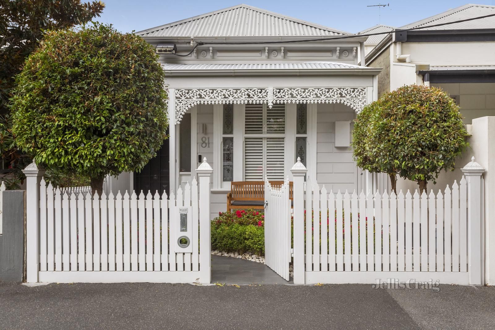 4 bedrooms House in 81 St Vincent Street ALBERT PARK VIC, 3206