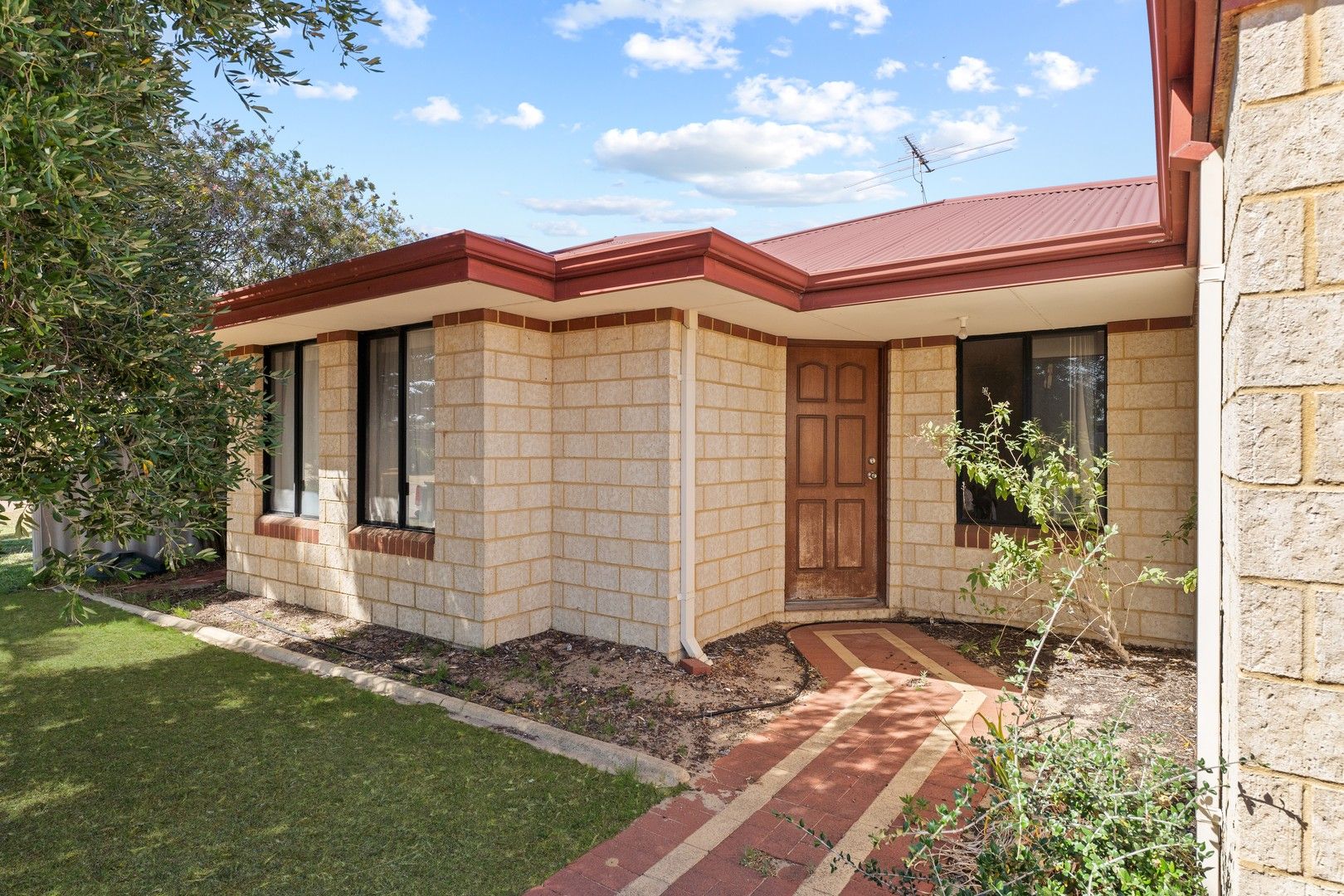 4 bedrooms House in 45 Teraglin Way WARNBRO WA, 6169