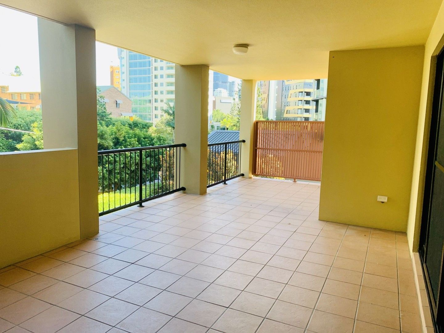 2 bedrooms Apartment / Unit / Flat in  KANGAROO POINT QLD, 4169