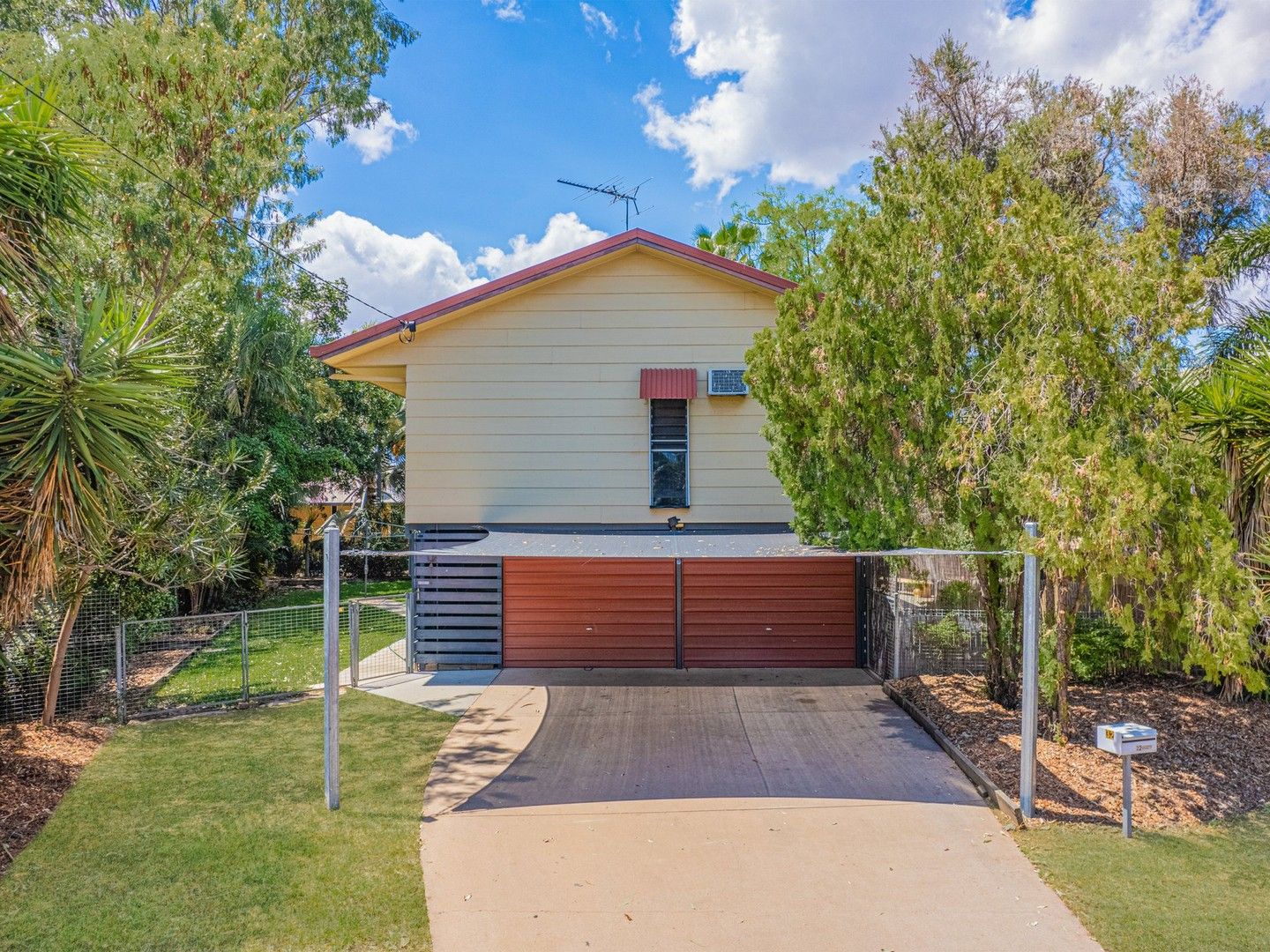 32 Colleen Ave, Emerald QLD 4720, Image 0