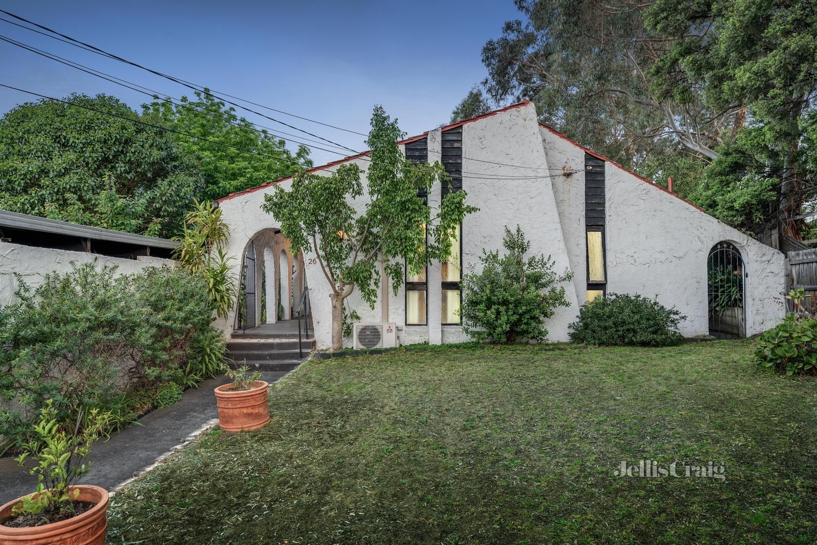 4 bedrooms House in 26 Roland Street MOUNT WAVERLEY VIC, 3149