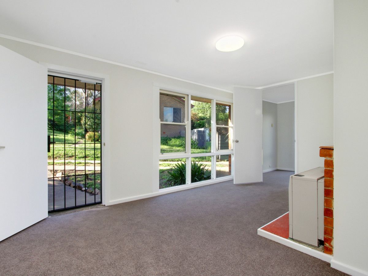 4 Deloraine Street, Lyons ACT 2606, Image 2