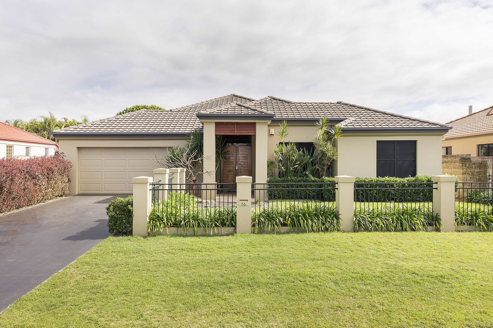 16 Dallow Crescent, Helensvale QLD 4212, Image 2