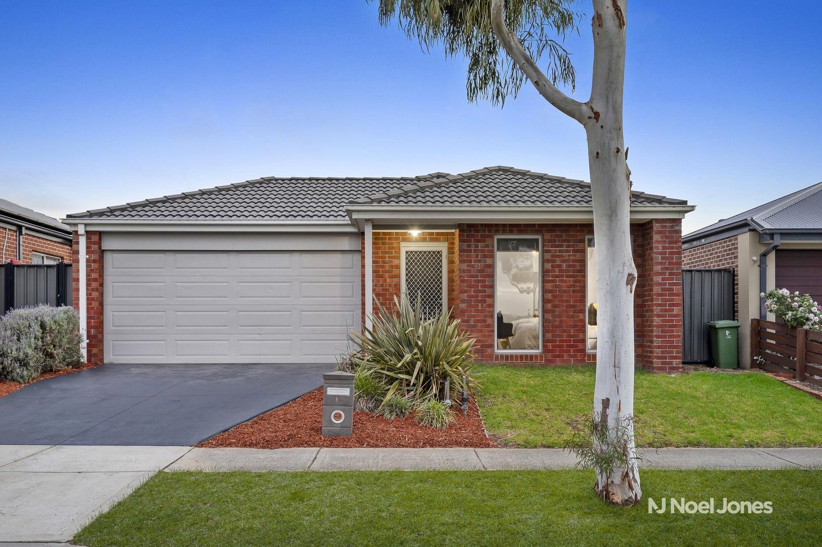 16 Karabair Street, Clyde North VIC 3978, Image 0