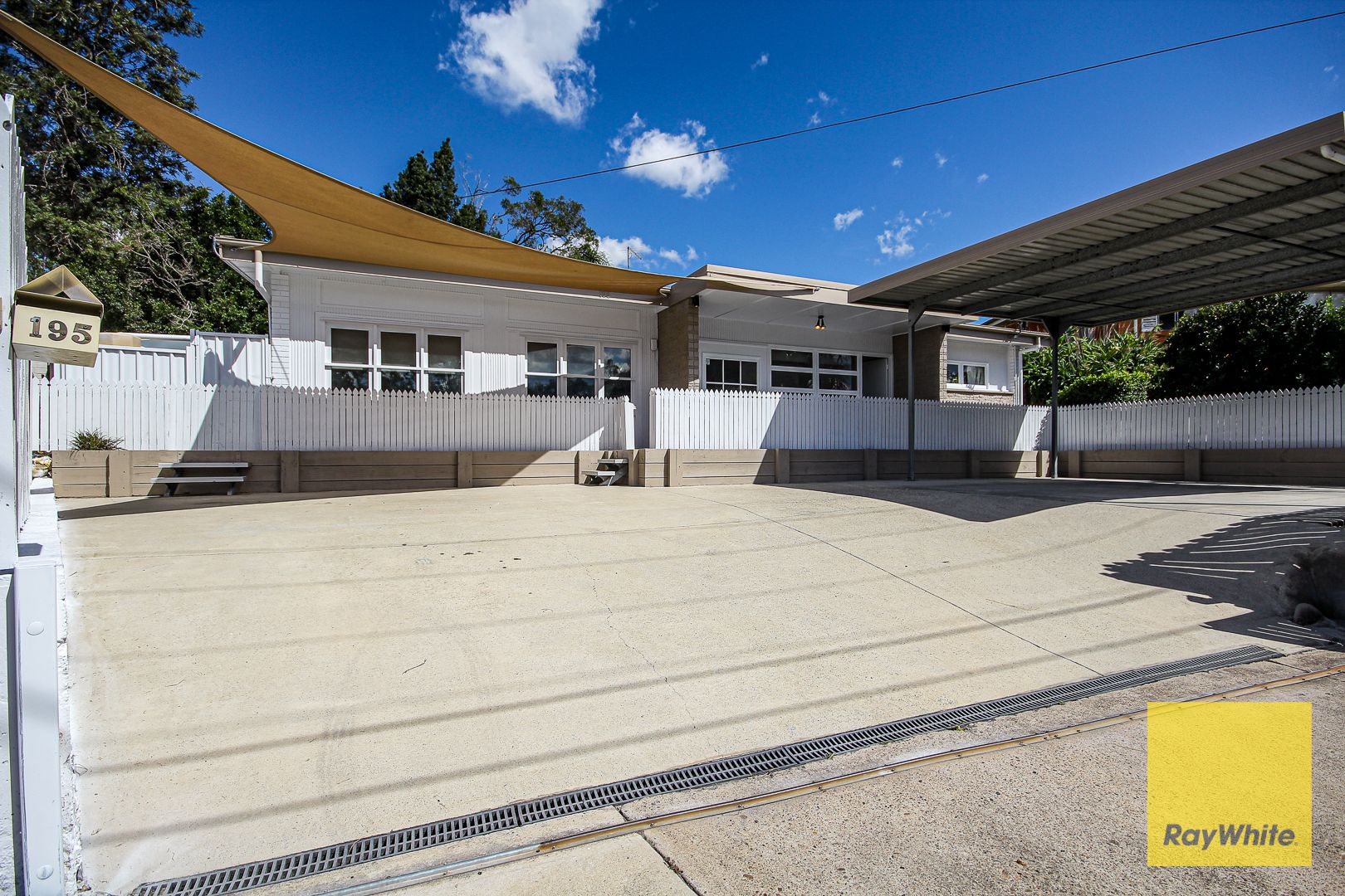 5 bedrooms House in 195 Birdwood Road TARRAGINDI QLD, 4121