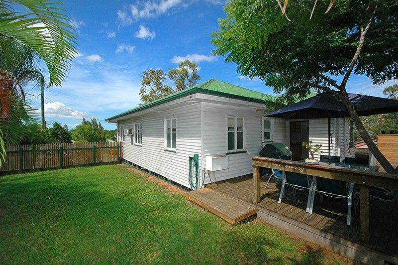 3 bedrooms House in 281 Chatsworth Road COORPAROO QLD, 4151