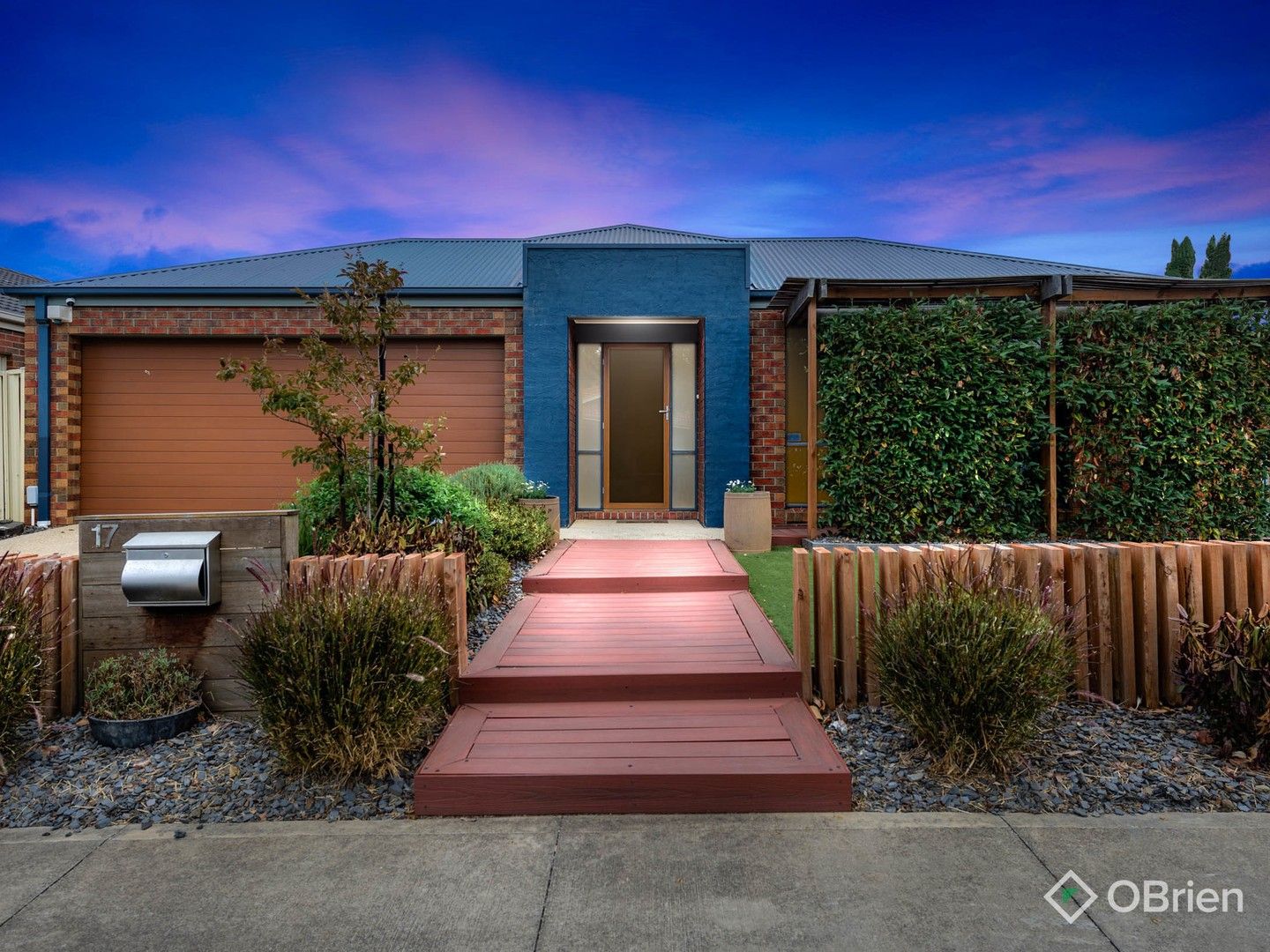 4 bedrooms House in 17 Cityview Crescent TARNEIT VIC, 3029