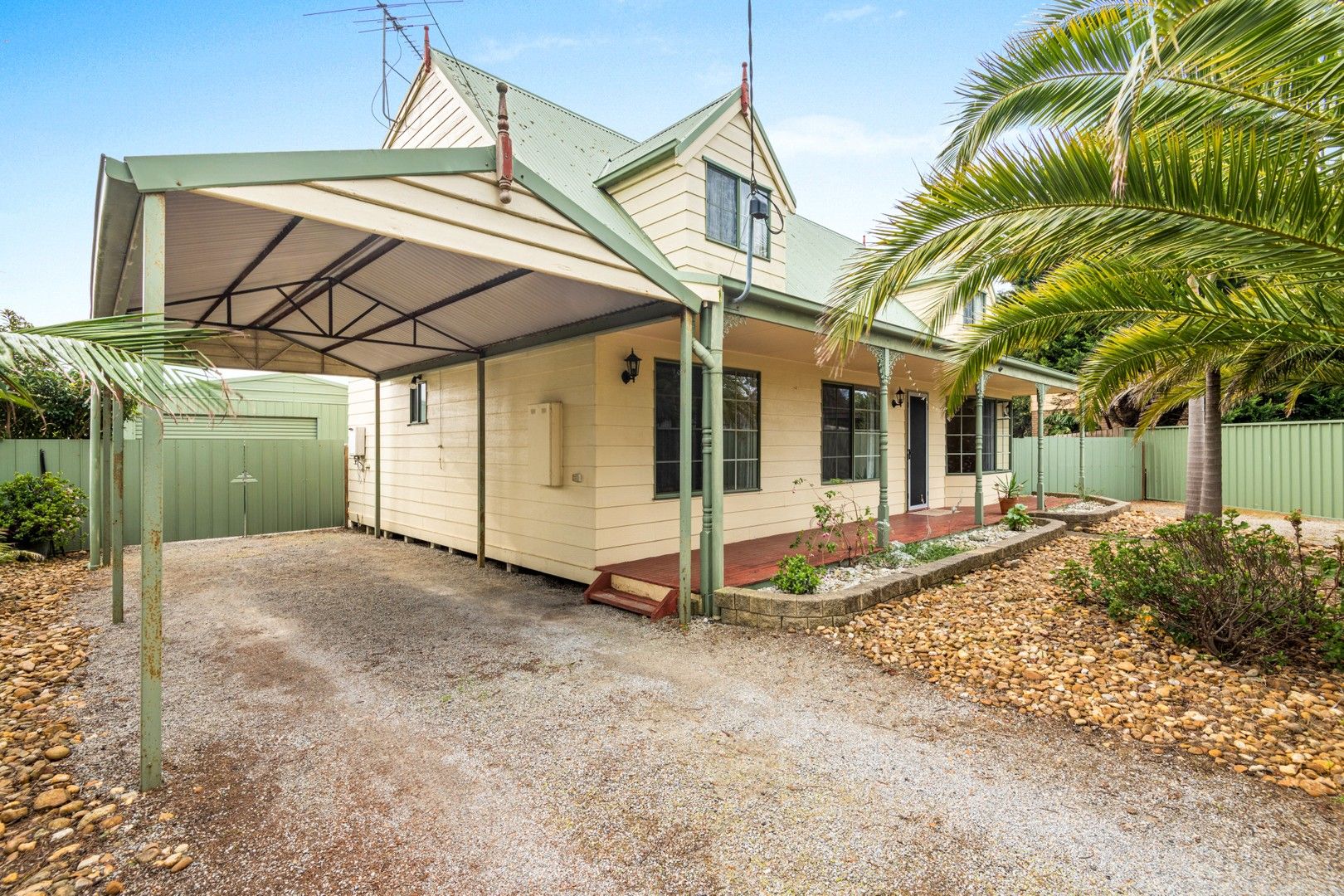 5 bedrooms House in 4 Charles Court ST LEONARDS VIC, 3223