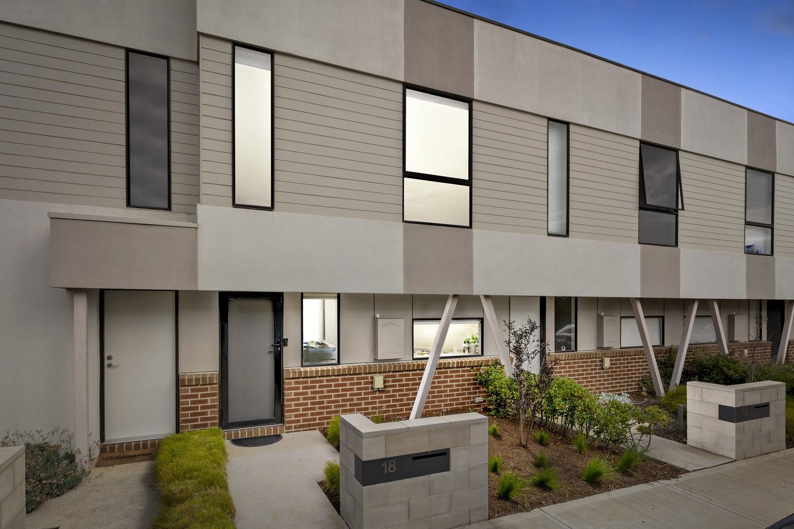 2 bedrooms Townhouse in 18 Aldea Crescent AVONDALE HEIGHTS VIC, 3034