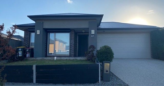 4 bedrooms House in 42 Tuxworth Drive KALKALLO VIC, 3064