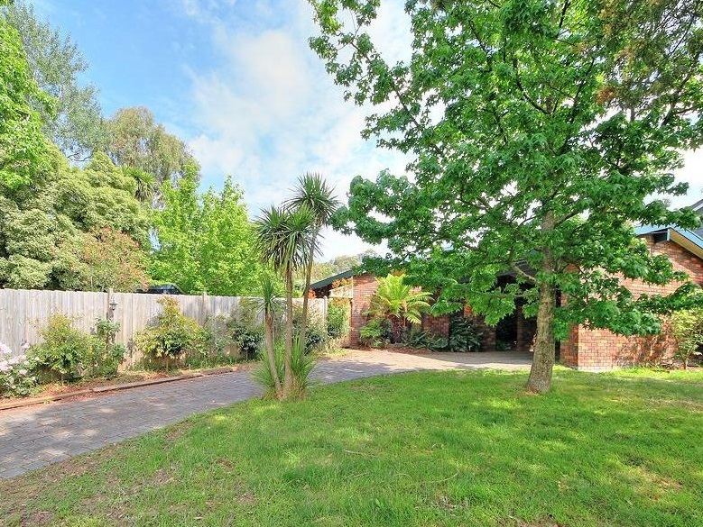 3 bedrooms House in 5 Canter Street ROWVILLE VIC, 3178