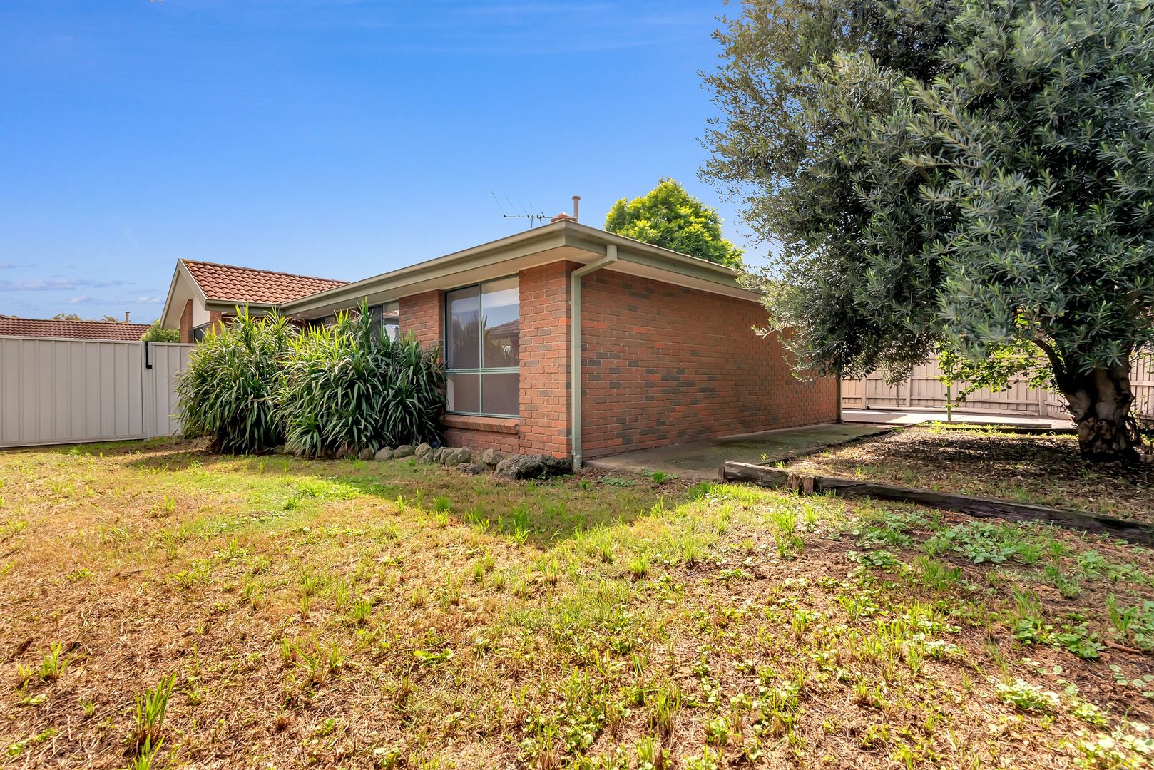 5 Yunupingu Court, Mill Park VIC 3082 House For Rent Domain