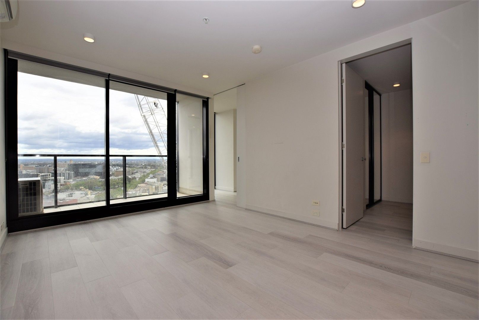 2 bedrooms Apartment / Unit / Flat in 2205/33 MacKenzie Street MELBOURNE VIC, 3000
