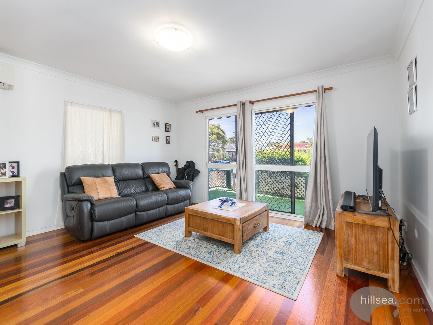 10 Sunbird Avenue, Paradise Point QLD 4216, Image 1