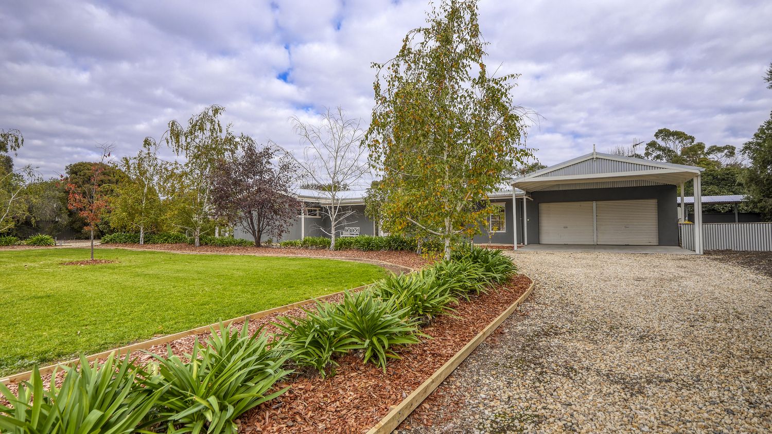 4 bedrooms House in 120 Central Kialla Road KIALLA VIC, 3631