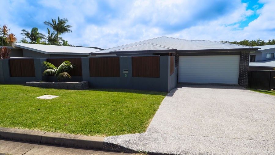 4 bedrooms House in 5 Moonee Creek Drive MOONEE BEACH NSW, 2450