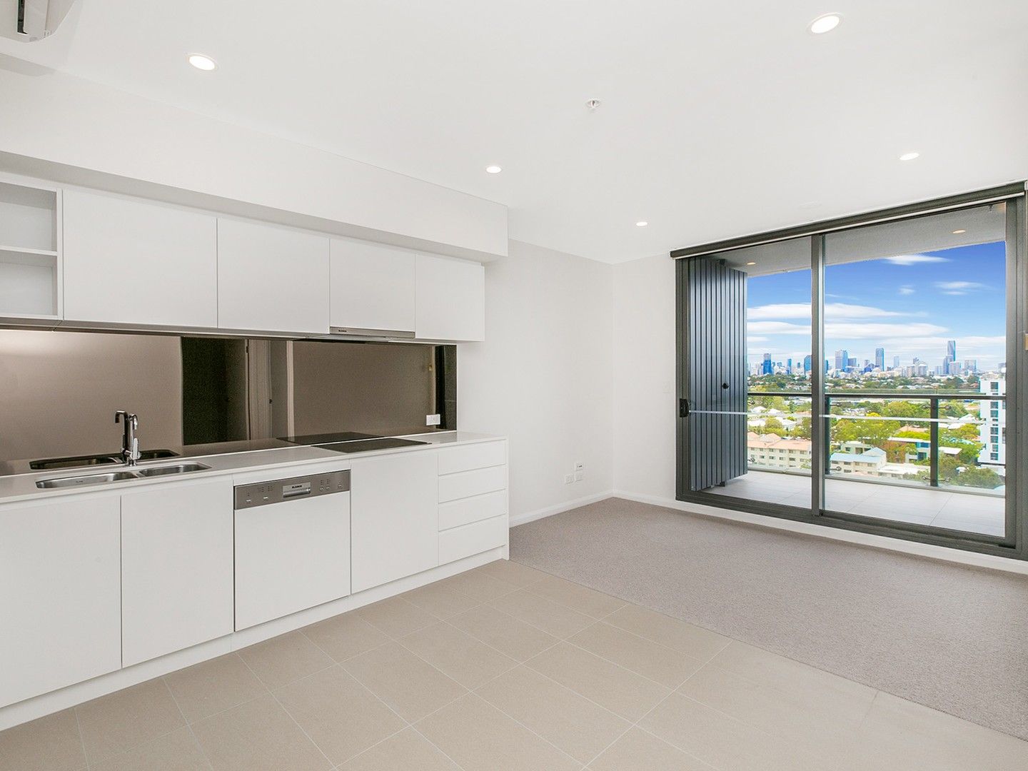 2 bedrooms Apartment / Unit / Flat in 31202/300 Old Cleveland Road COORPAROO QLD, 4151
