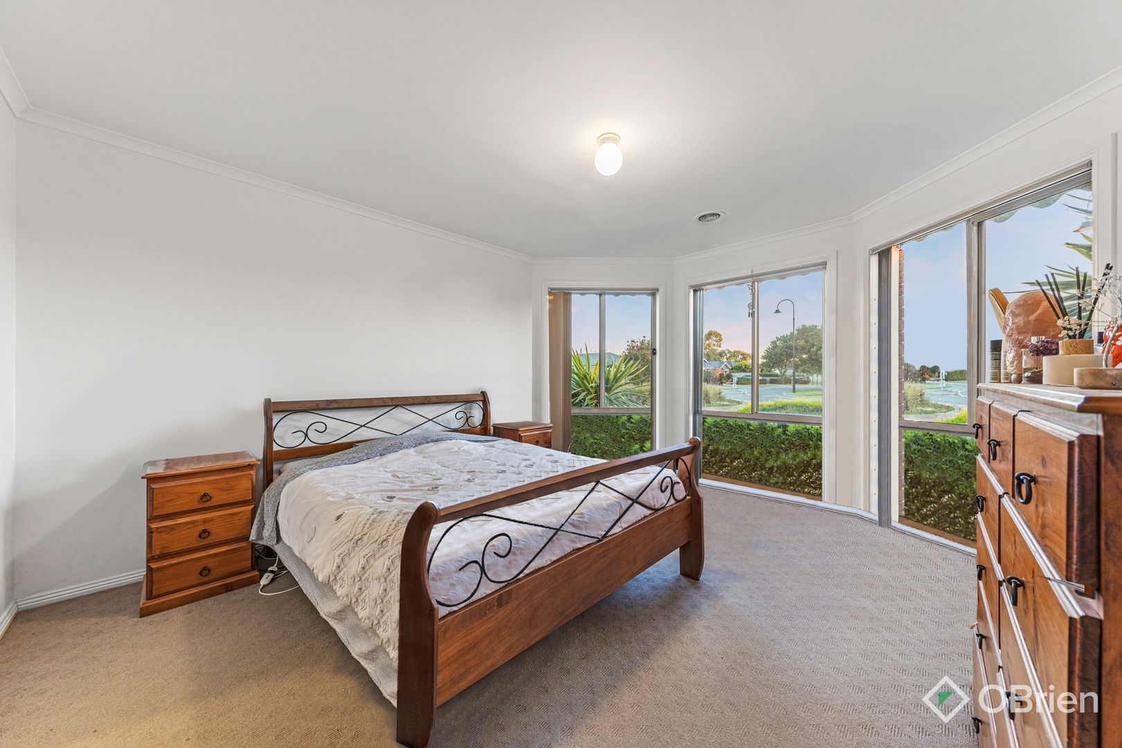 8 Kingdom Drive, Cranbourne VIC 3977, Image 2