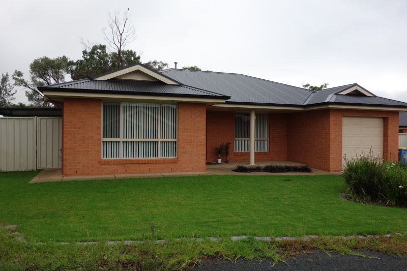 2/6 Kimberley Drive, Tatton NSW 2650, Image 0