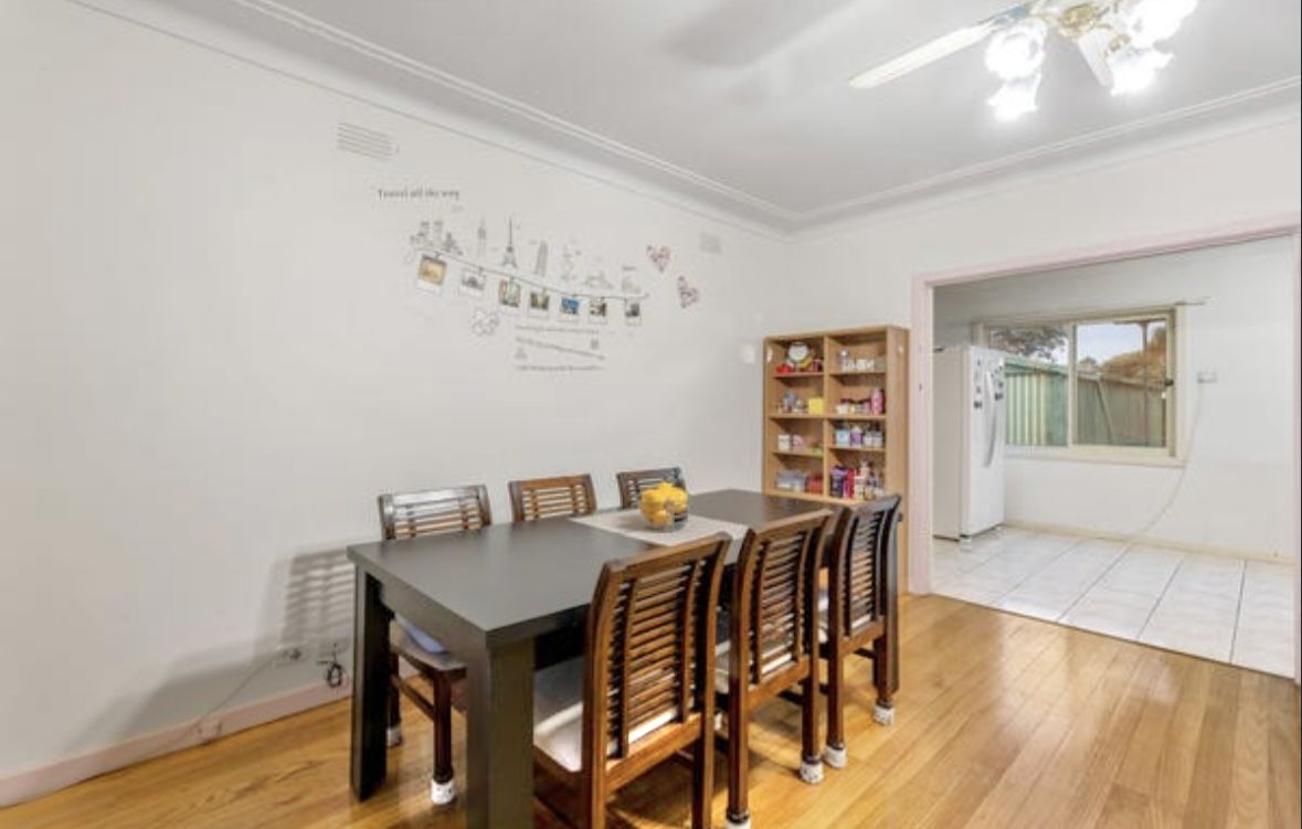 4 bedrooms House in 16 Arunta Crescent CLARINDA VIC, 3169