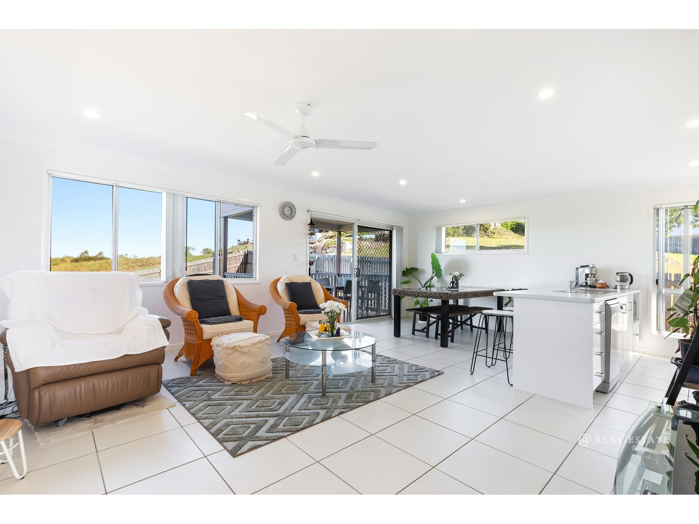 55 Cocoanut Point Drive, Zilzie QLD 4710, Image 2