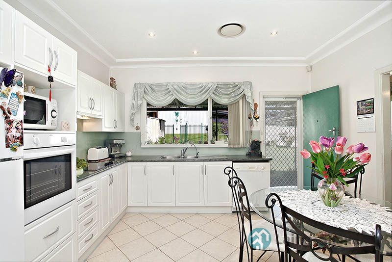3 bedrooms House in 124 Meadows Road MOUNT PRITCHARD NSW, 2170