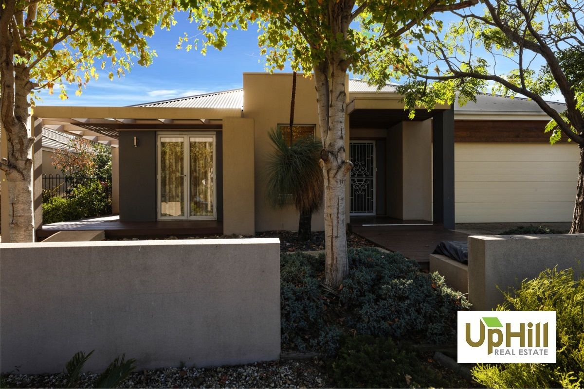 3 bedrooms House in 22 Fallingwater Drive PAKENHAM VIC, 3810