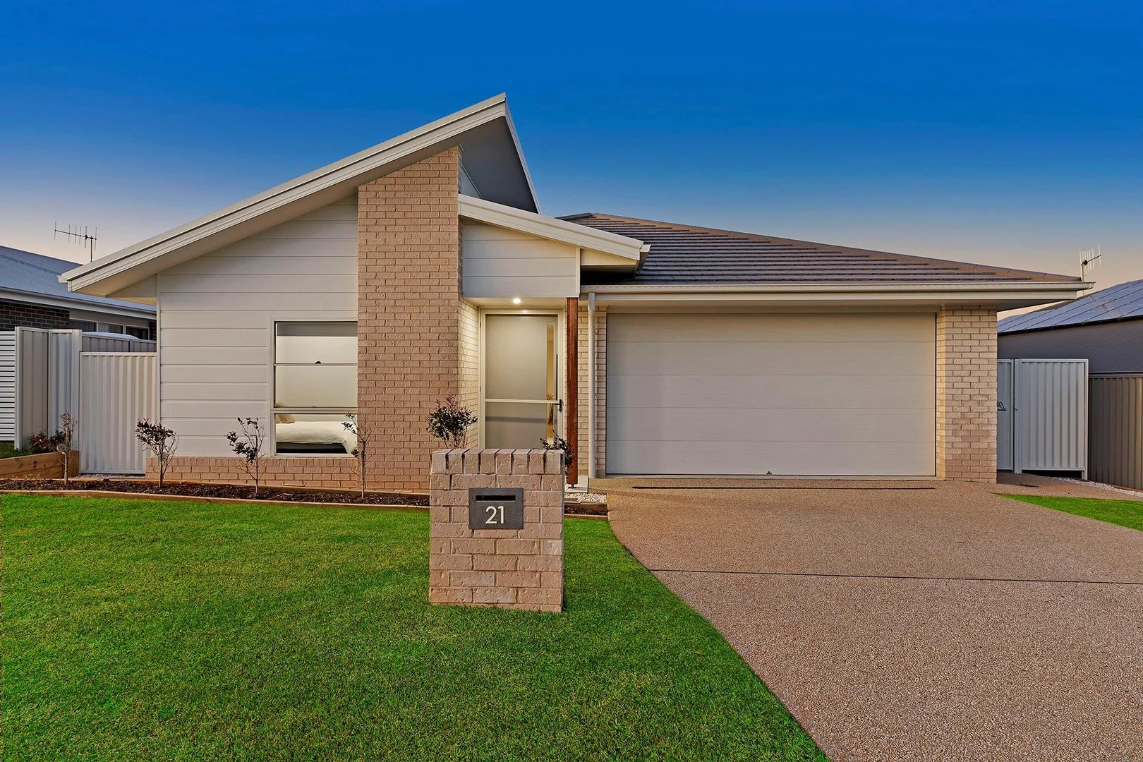 21 Aquarius Avenue, Lake Cathie NSW 2445