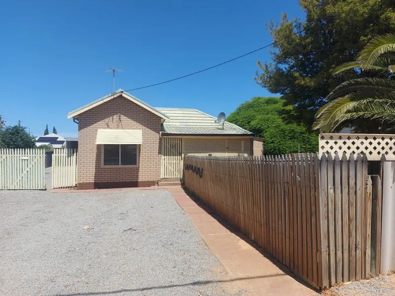 5 bedrooms House in 226 Fourth Street WONTHELLA WA, 6530