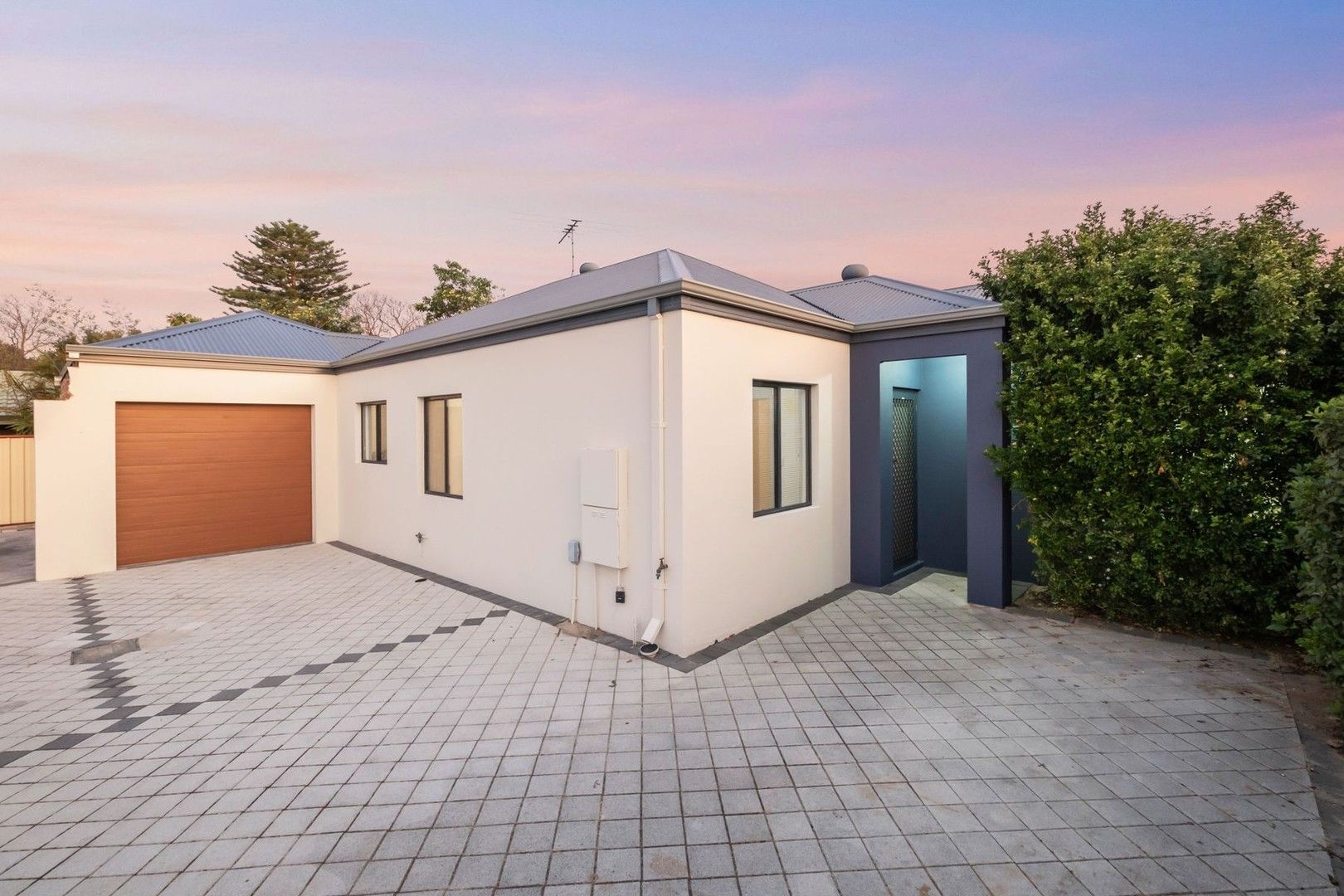 3 bedrooms Villa in 427B Karrinyup Road INNALOO WA, 6018
