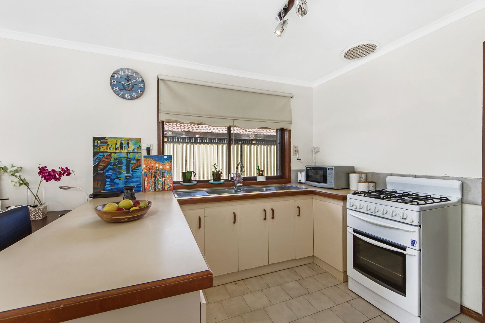 1/1 KINGFISHER COURT, Kings Park VIC 3021, Image 2