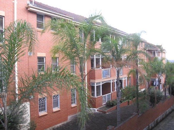 2 bedrooms Apartment / Unit / Flat in 15/67 Woniora Rd HURSTVILLE NSW, 2220