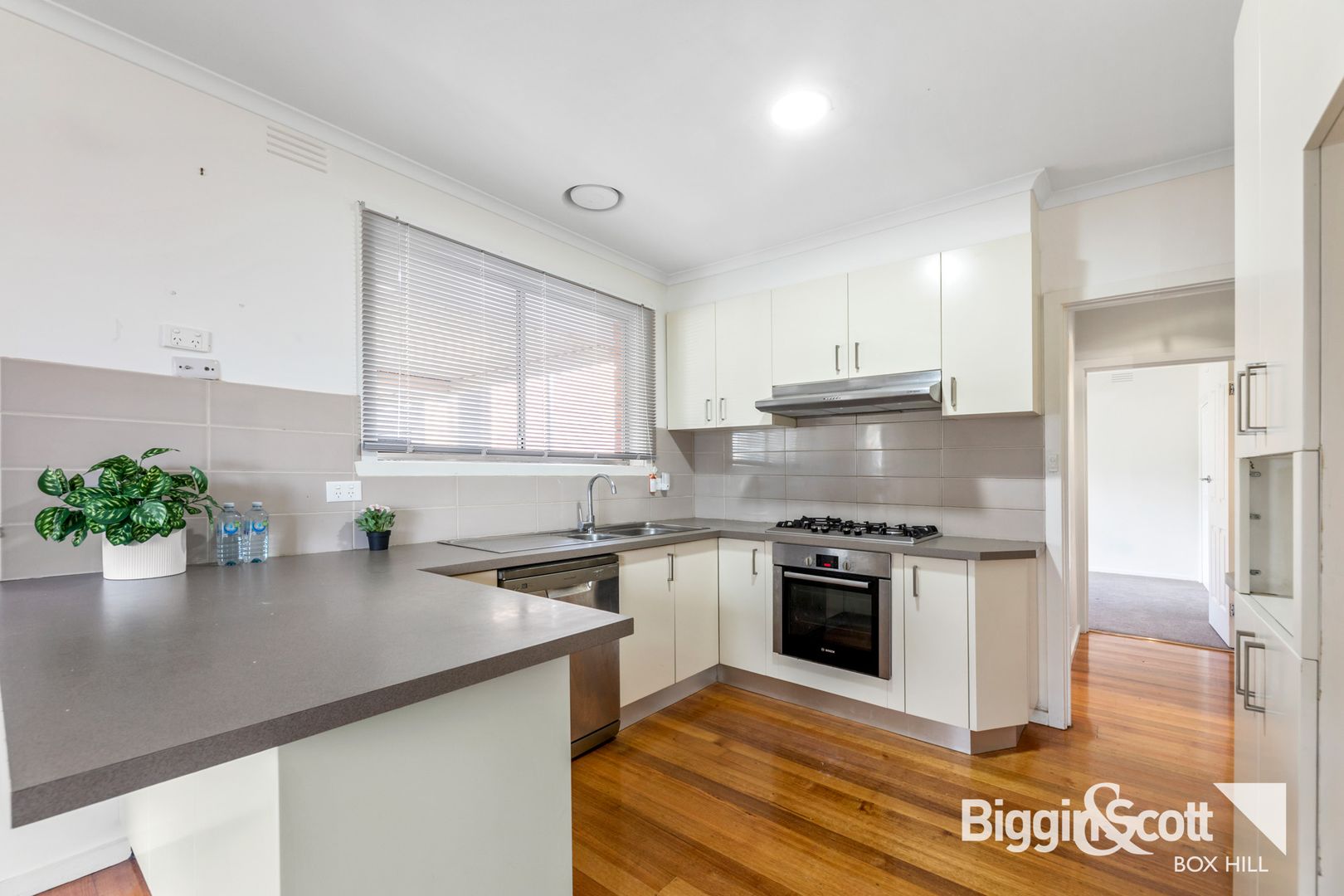 2 Banbury Street, Burwood East VIC 3151, Image 2