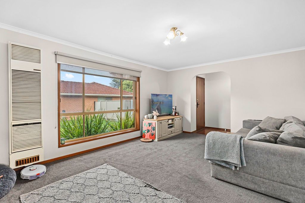 4/12 Rowlands Street, Sebastopol VIC 3356, Image 2