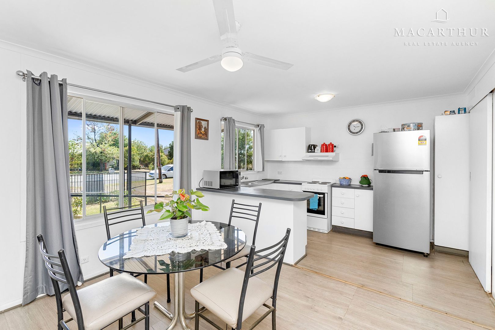 31 Loch Street, Ganmain NSW 2702, Image 2