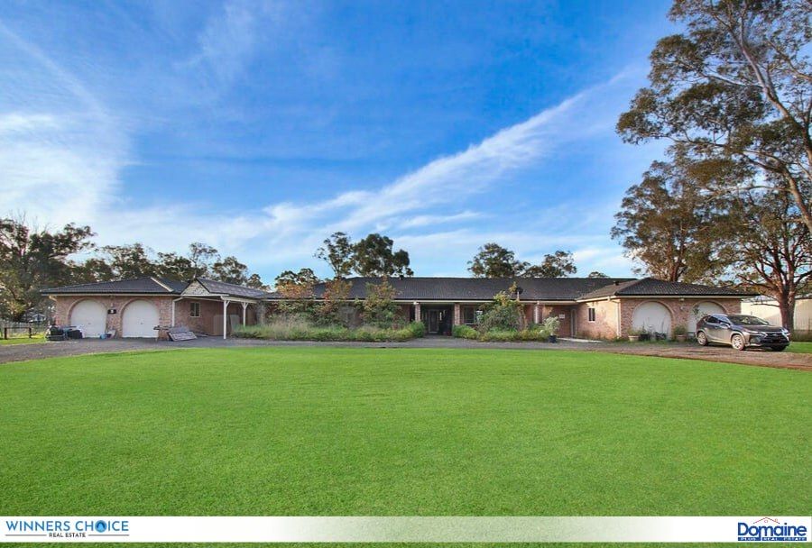 8 bedrooms House in 23 Tenth Avenue AUSTRAL NSW, 2179