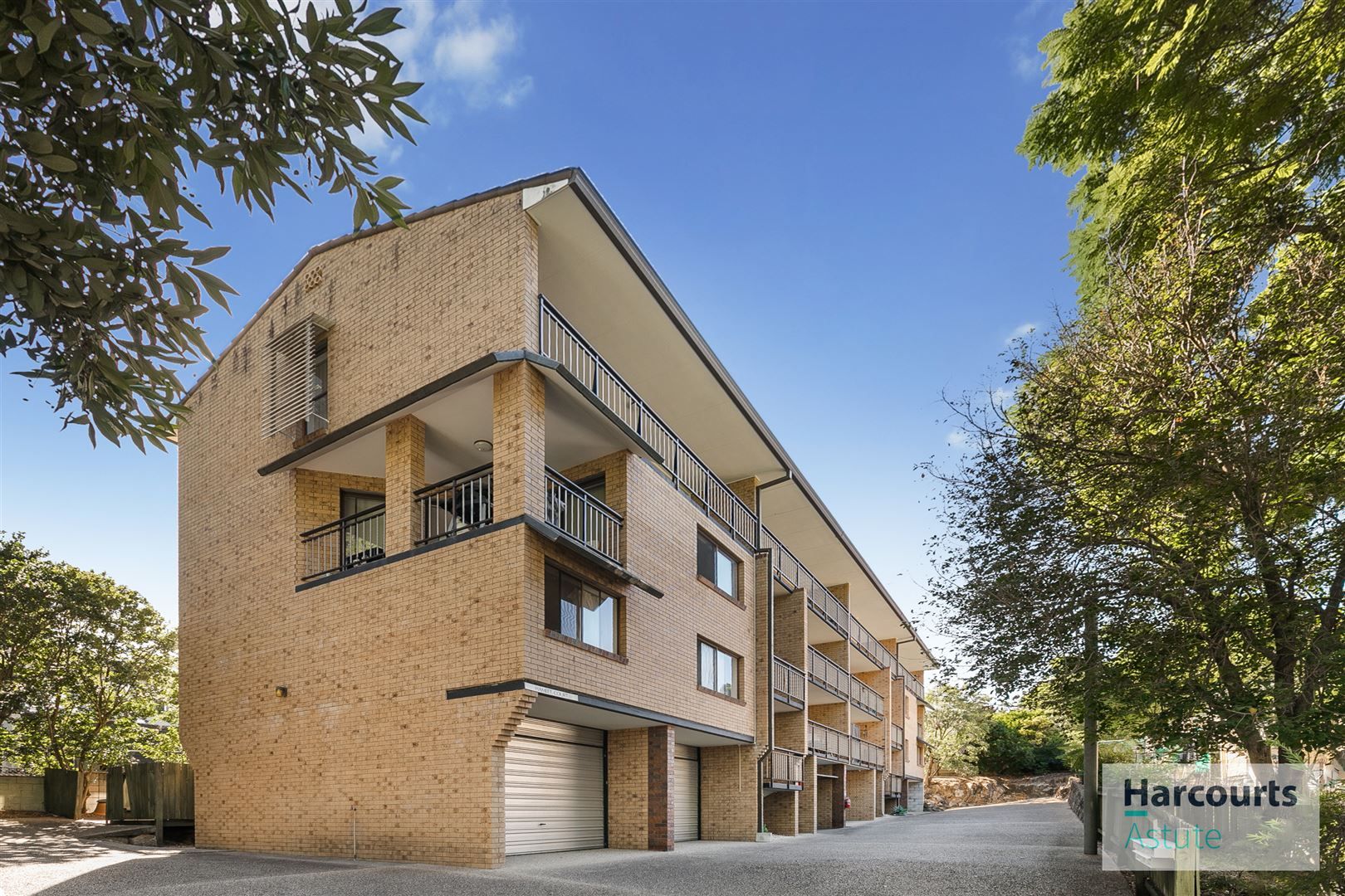 2 bedrooms Apartment / Unit / Flat in 4/15 Burton Street INDOOROOPILLY QLD, 4068