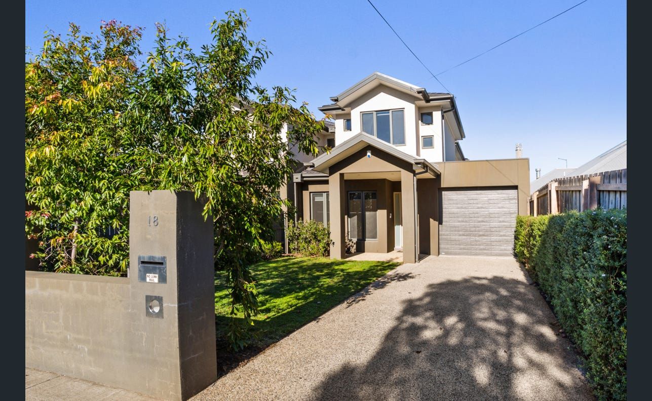 4 bedrooms Townhouse in 18 Desmond Avenue HIGHETT VIC, 3190