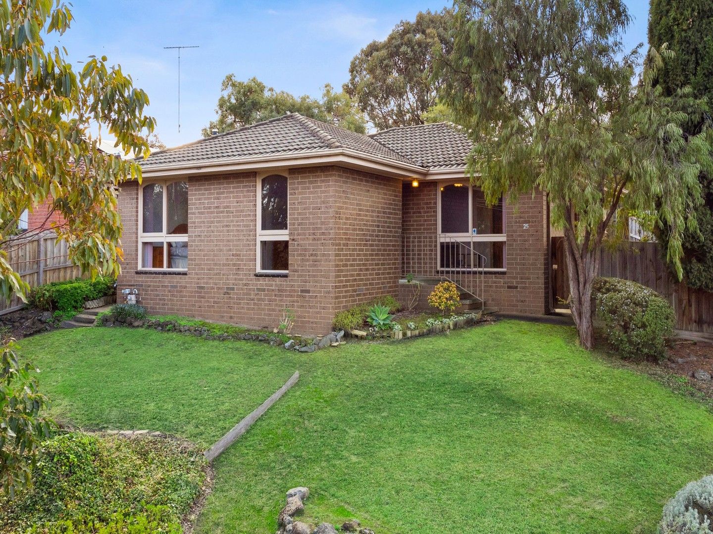 3 bedrooms House in 25 Highmont Drive BELMONT VIC, 3216