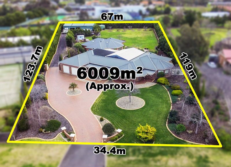 2 Robinia Close, Hillside VIC 3037, Image 0