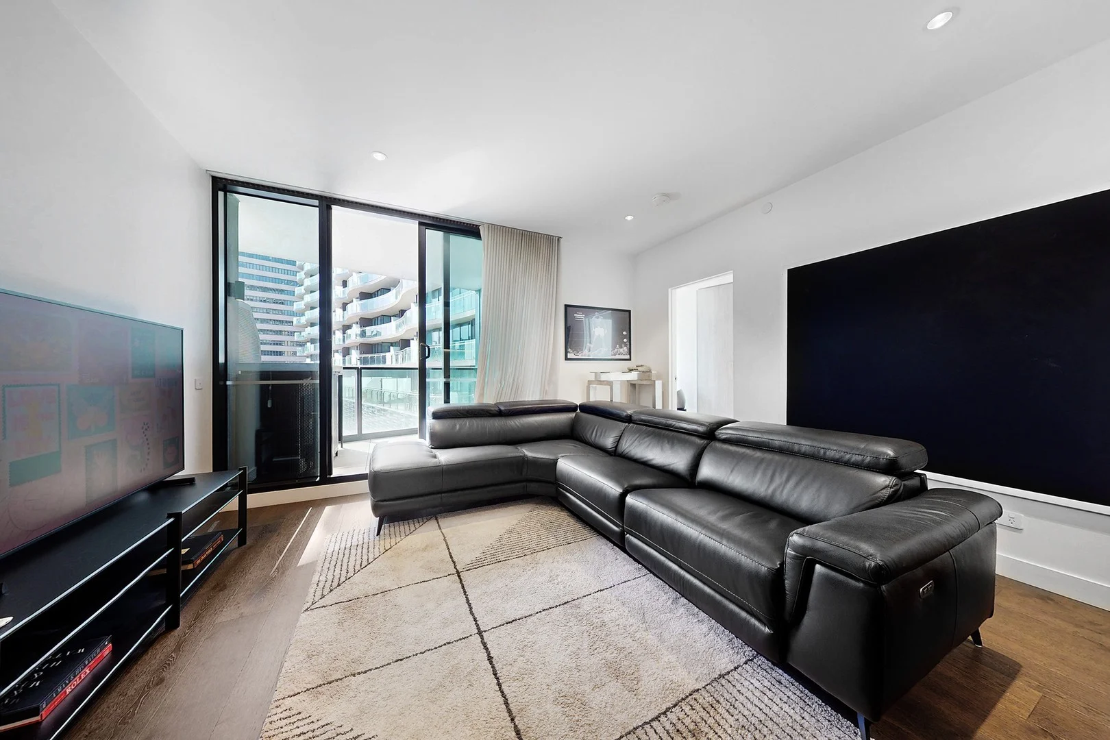 602/8 Bowen Crescent, Melbourne VIC 3004