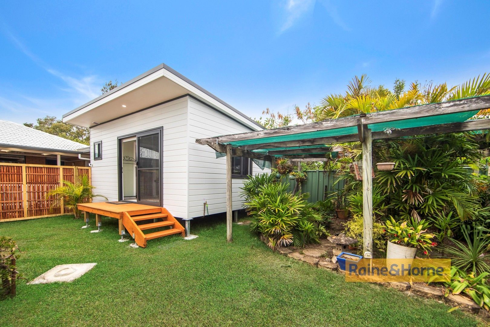 1 bedrooms Studio in 74a Breeze Street UMINA BEACH NSW, 2257