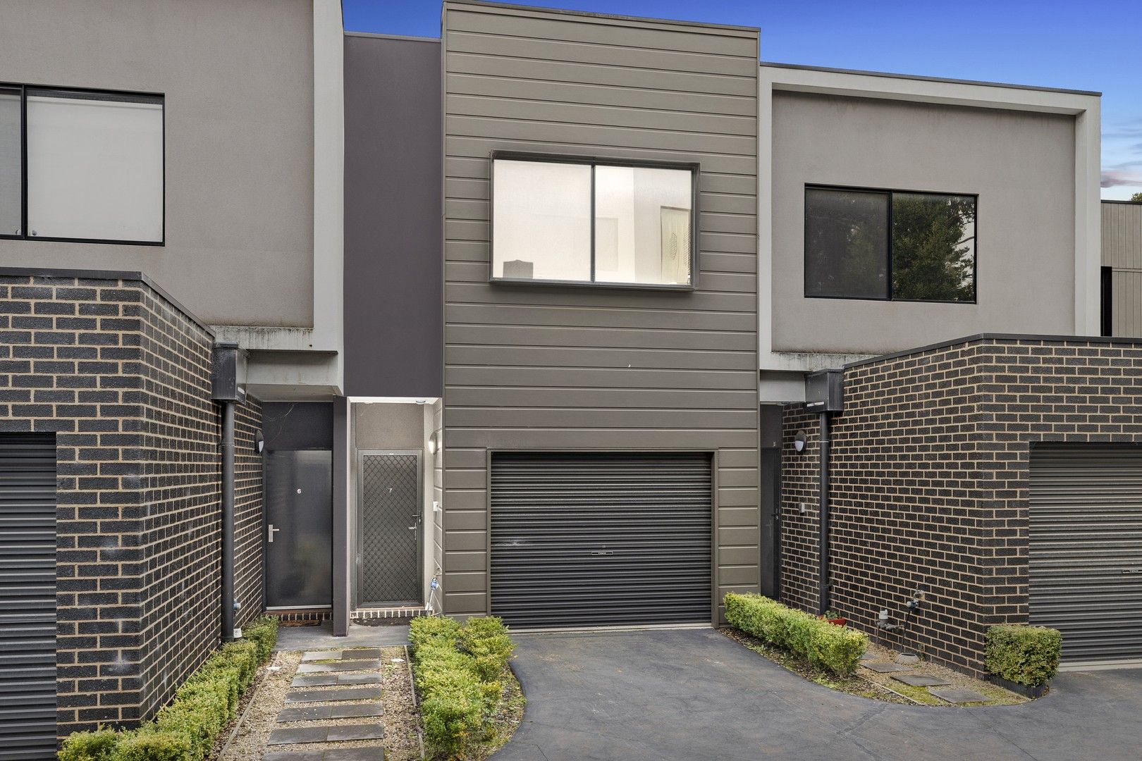 2 bedrooms Townhouse in 7 Demartini Close MOOROOLBARK VIC, 3138