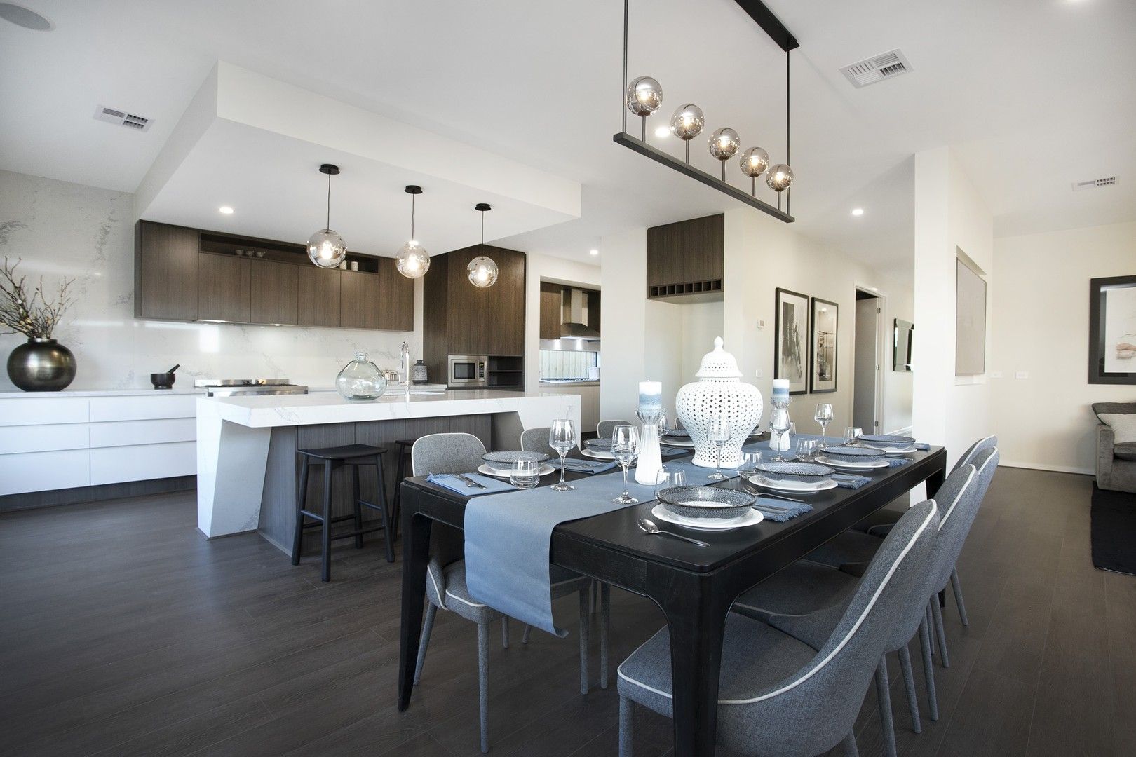 3 bedrooms Townhouse in 8 Sawle Glade MARSDEN PARK NSW, 2765