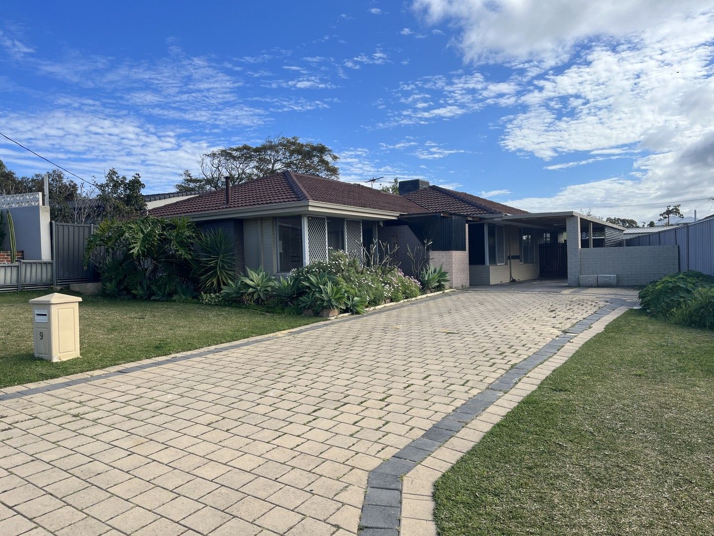 4 bedrooms House in 9 Farnley Way DUNCRAIG WA, 6023